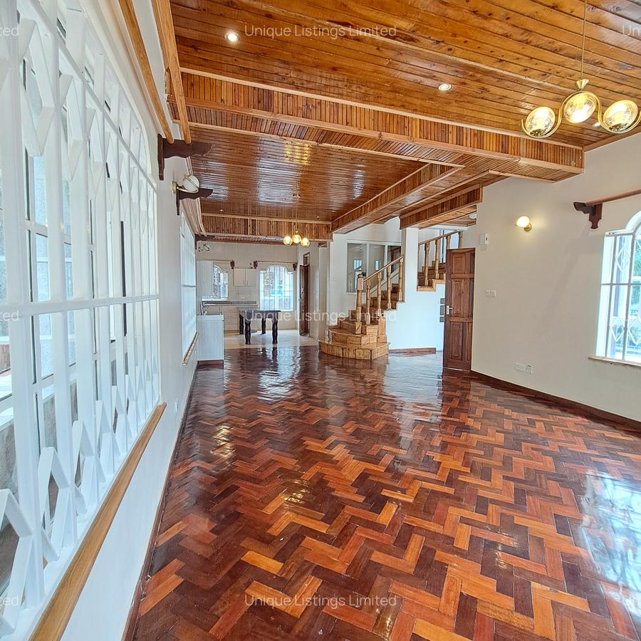 4 Bed Villa with En Suite in Spring Valley - 15