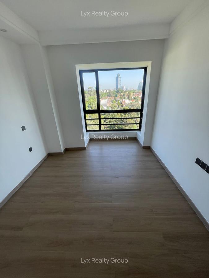 3 Bed Apartment with En Suite in Riverside - 8