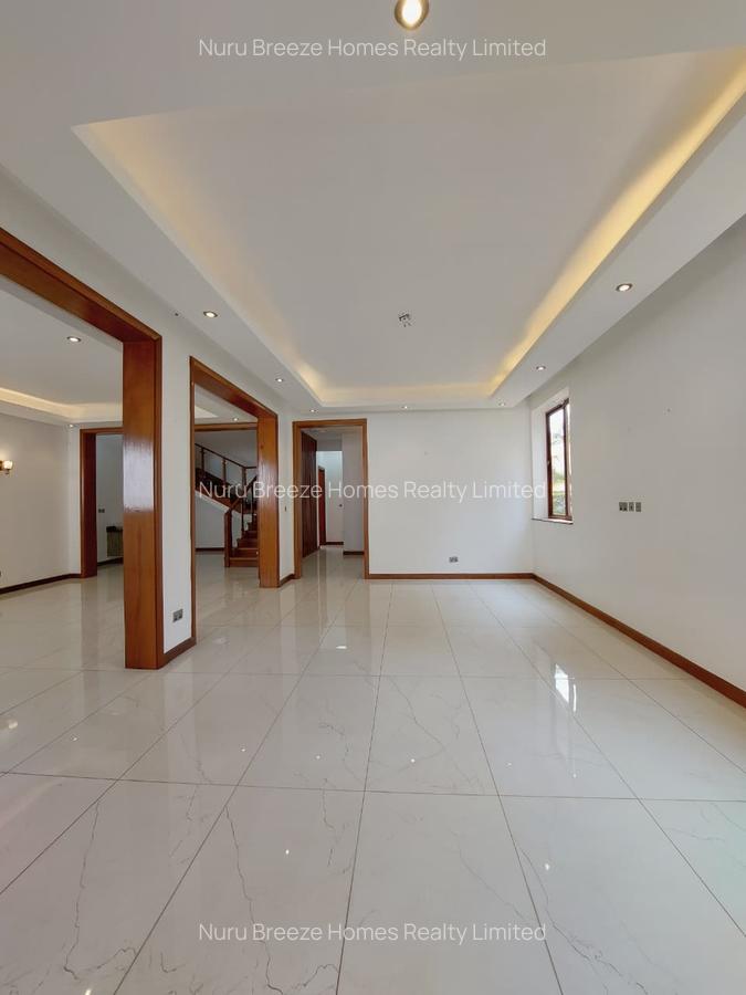 6 Bed Townhouse with En Suite in Lavington - 2