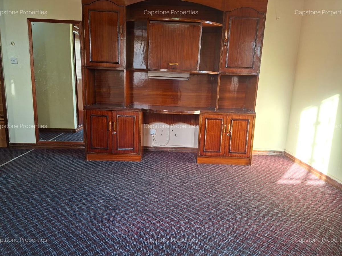 5 Bed House with En Suite in Runda - 4