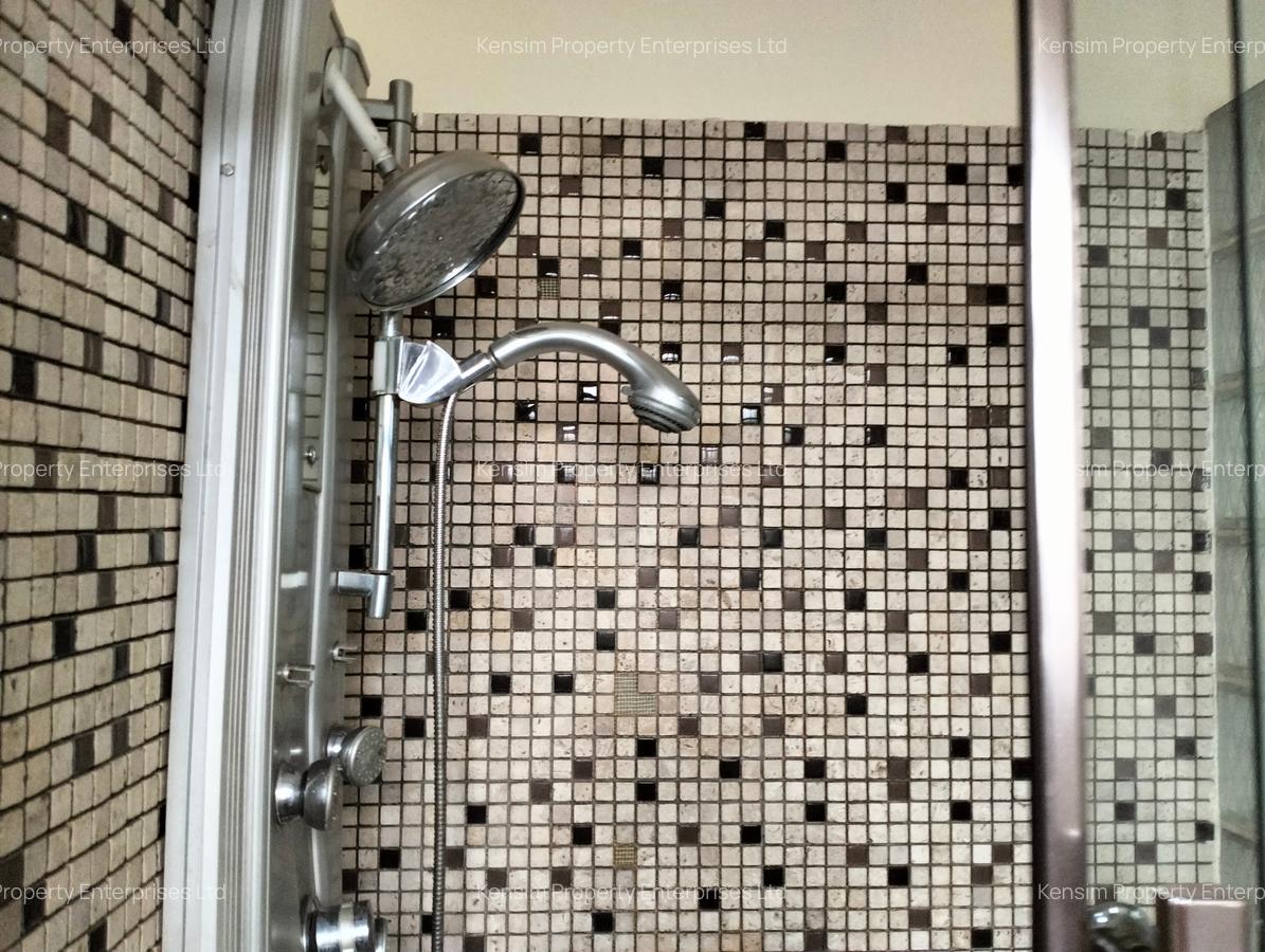 5 Bed Townhouse with En Suite in Kyuna - 2