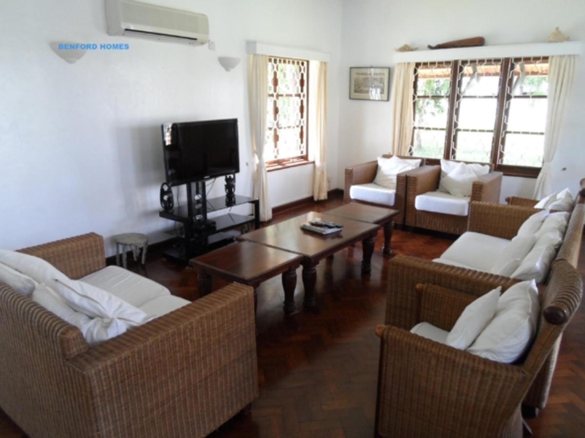 5 Bed Villa with En Suite in Nyali Area - 4