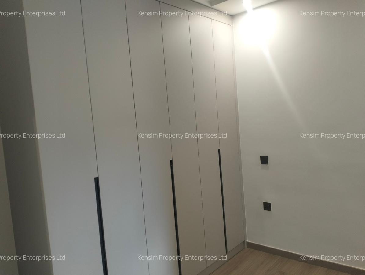 3 Bed Apartment with En Suite in Riverside - 2