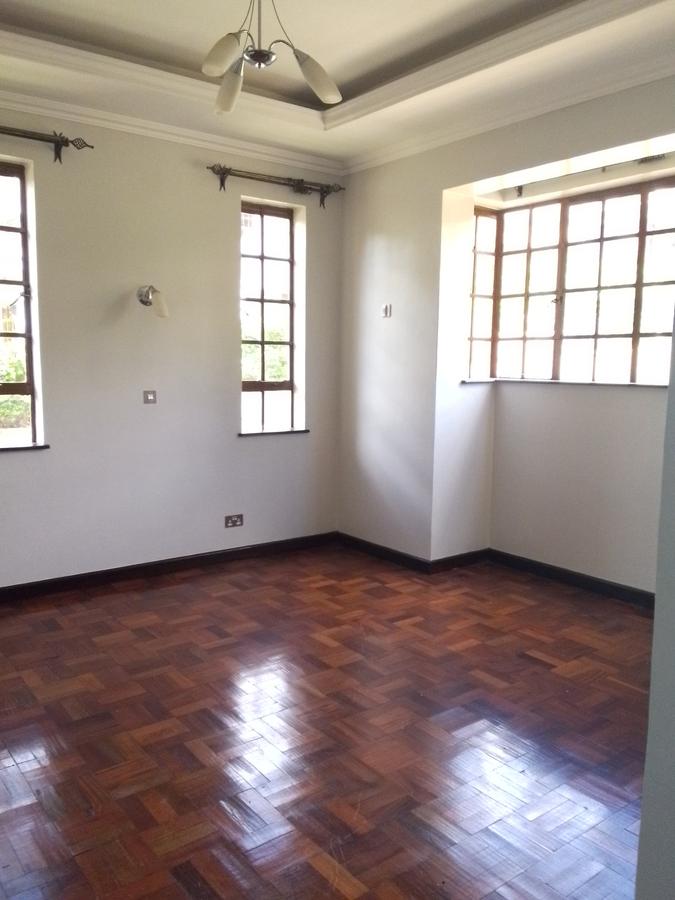 4 Bed Villa with En Suite in Rosslyn - 14