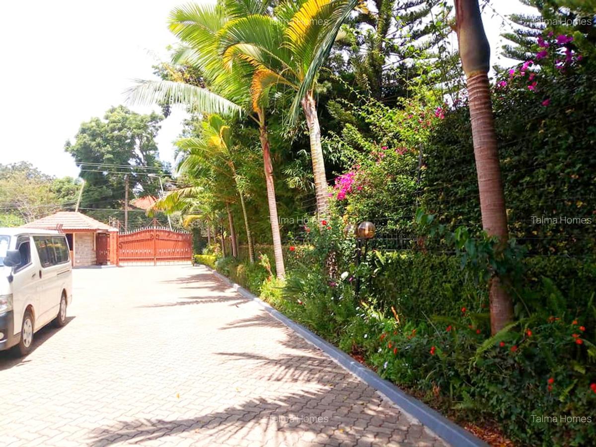 5 Bed Townhouse with En Suite at James Gichuru Road - 4
