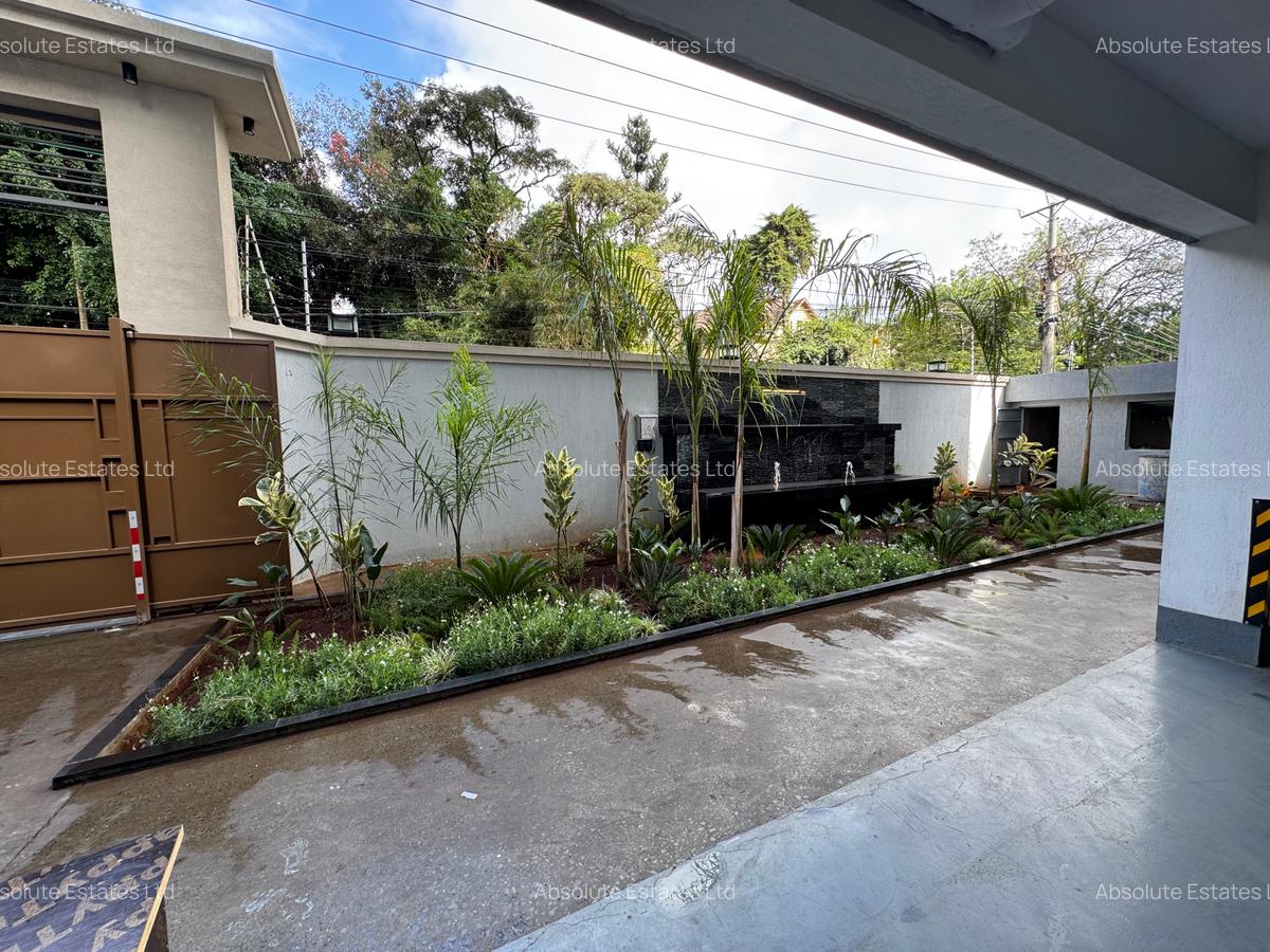 1 Bed Apartment with En Suite in Lavington - 2