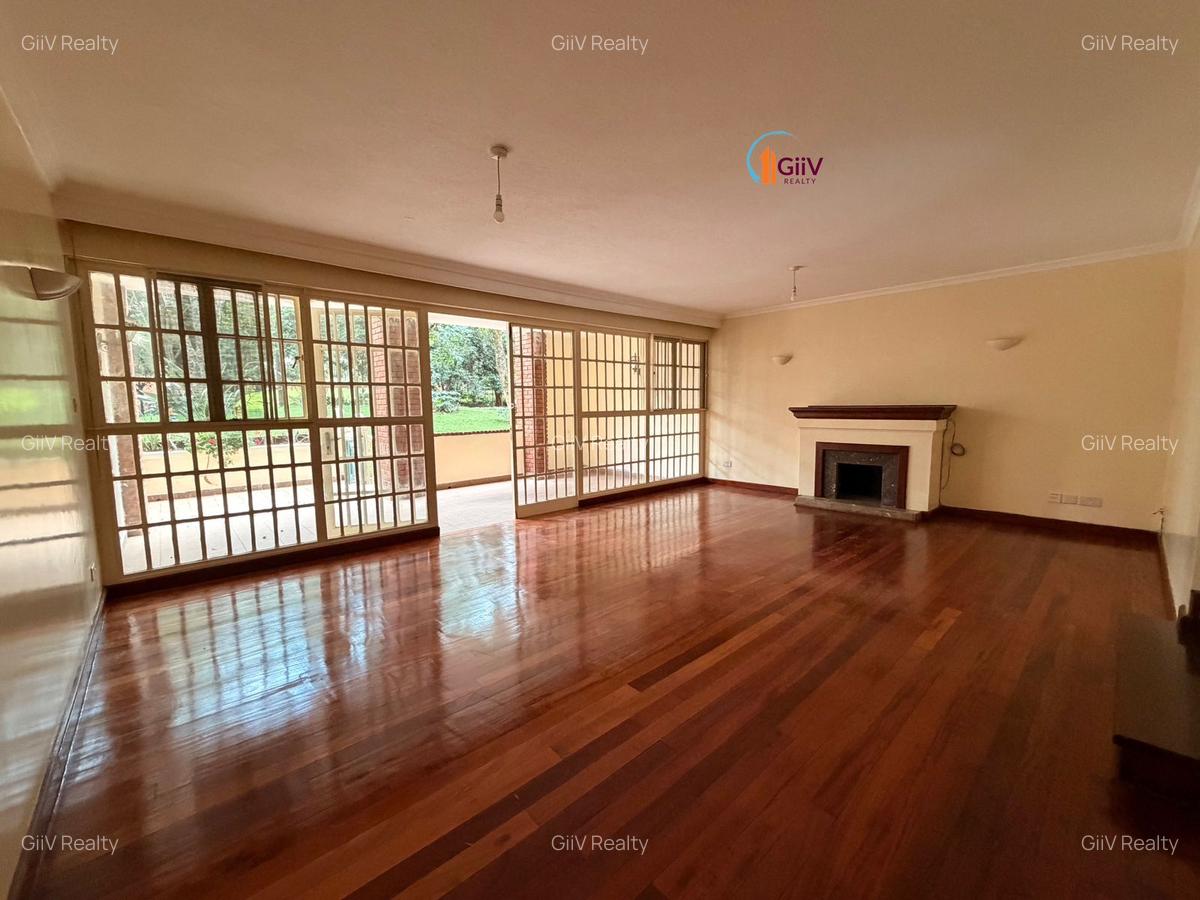 4 Bed Apartment with En Suite in Riverside - 6