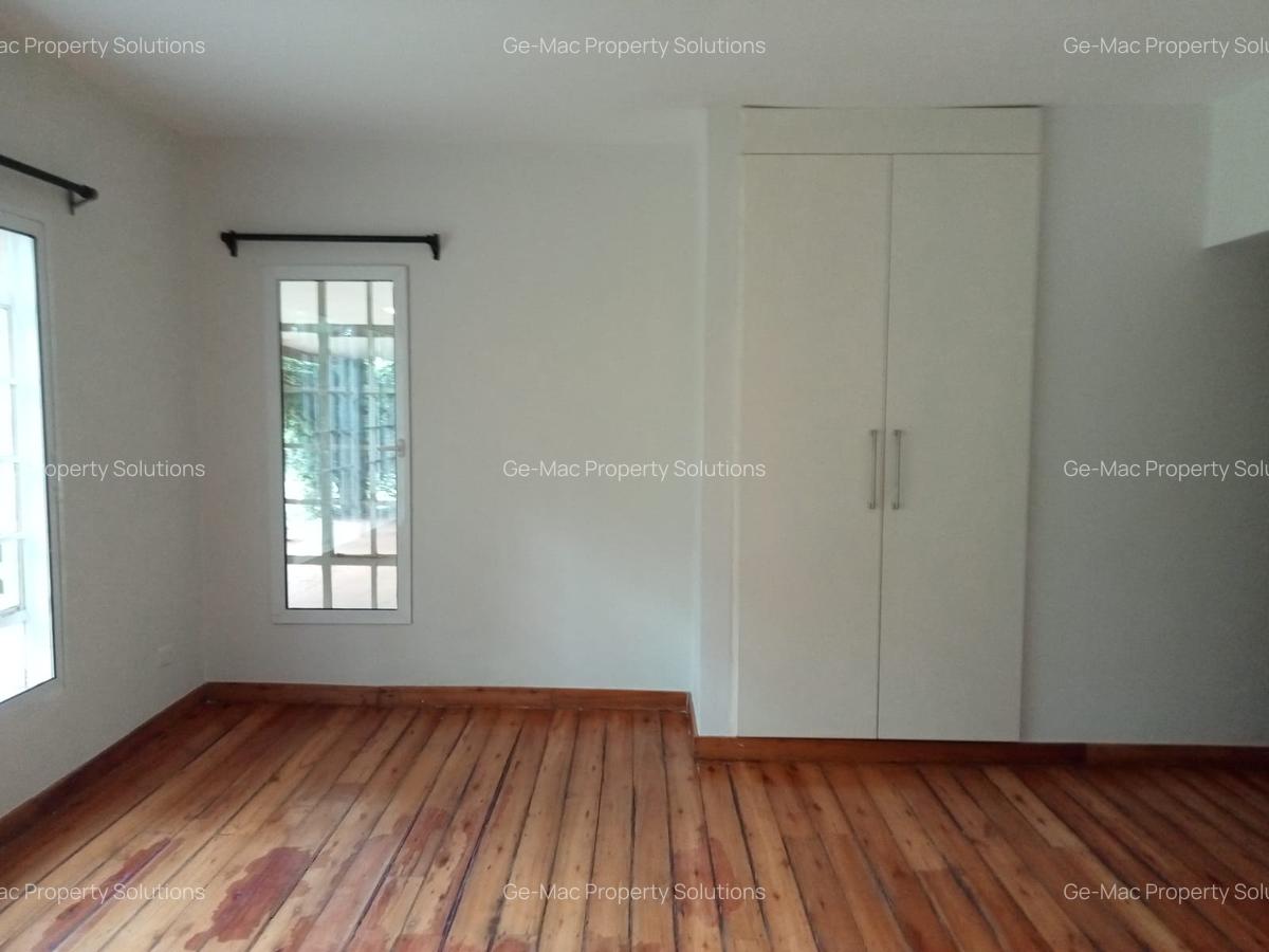 3 Bed House with En Suite in Ridgeways - 10