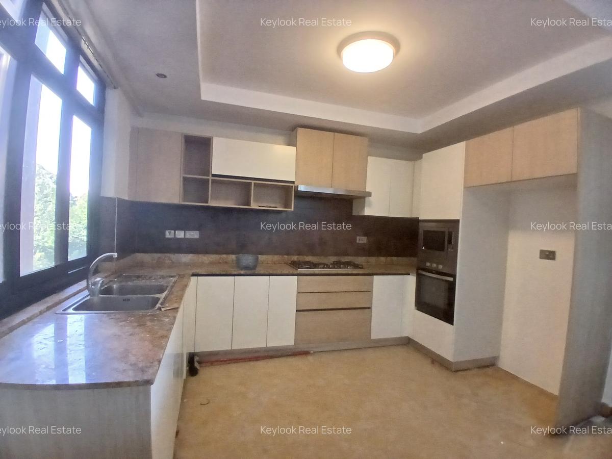 3 Bed Apartment with En Suite at Riverside - 3