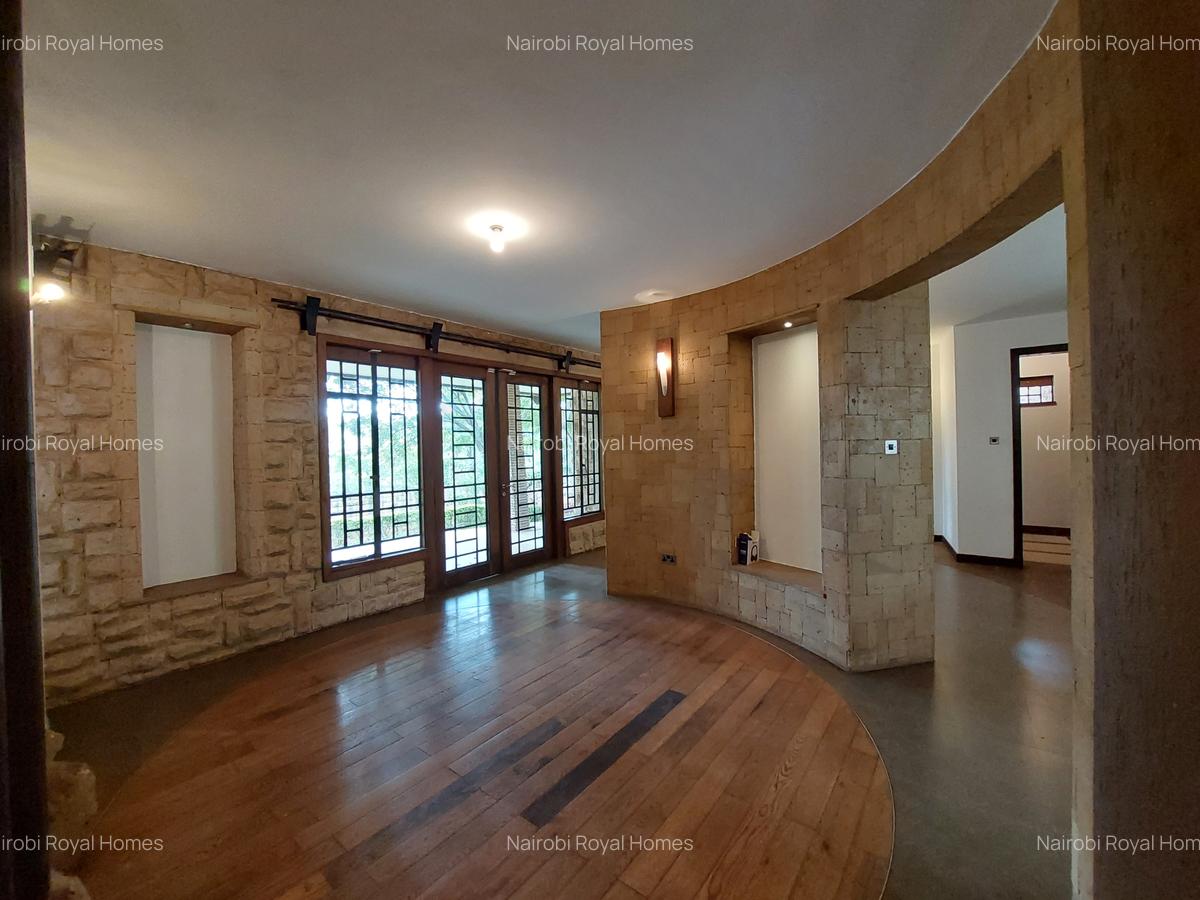 5 Bed House with En Suite at Lake View - 7