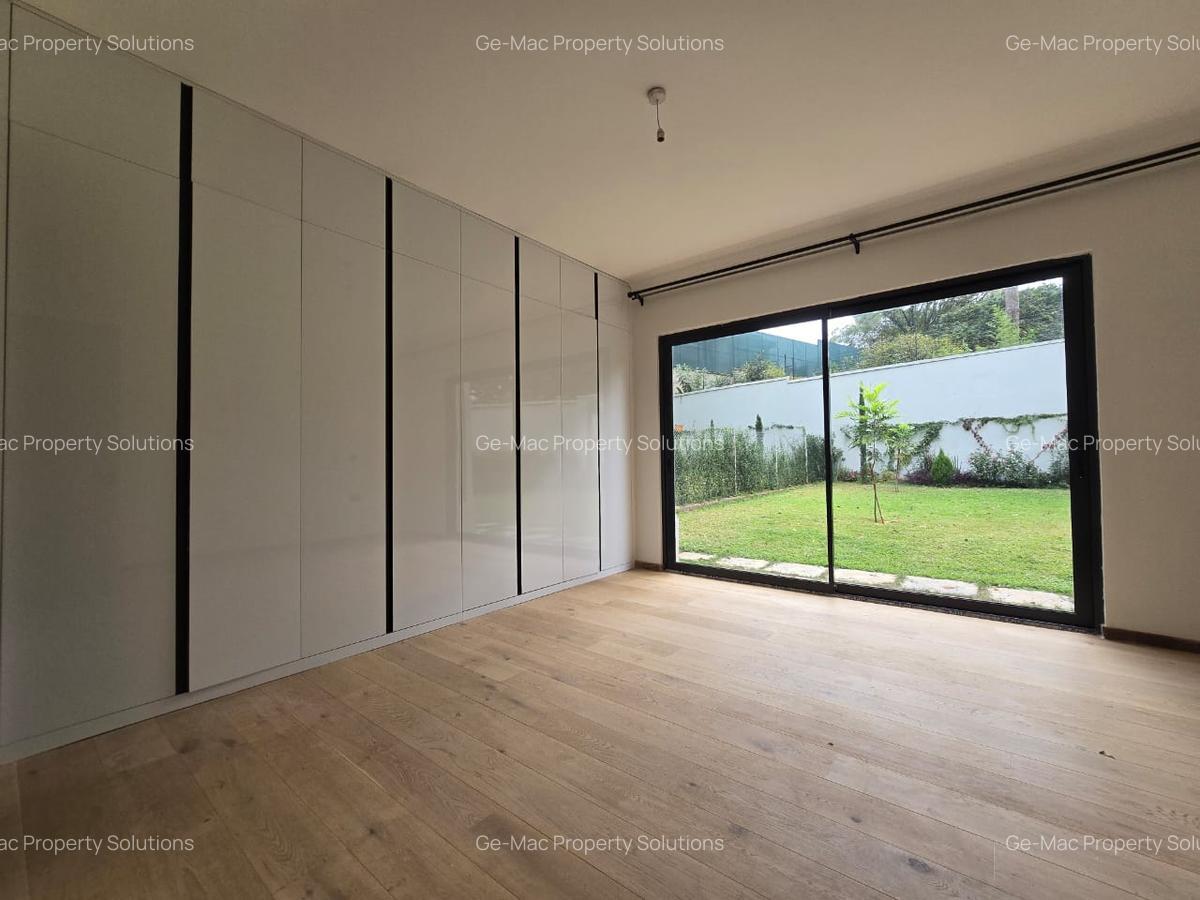 5 Bed House with Garden in Lavington - 10