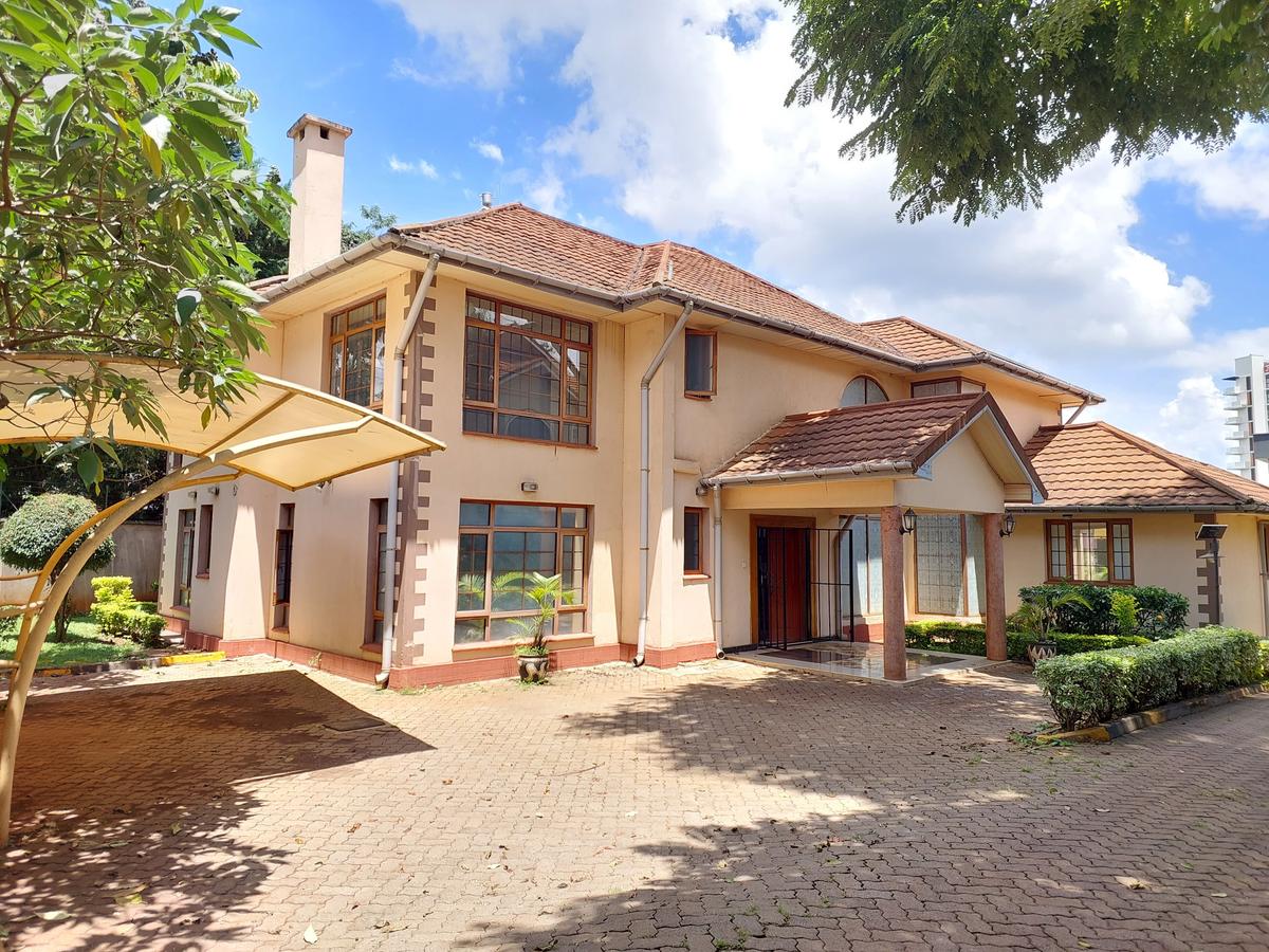 4 Bed House with En Suite in Runda - 1