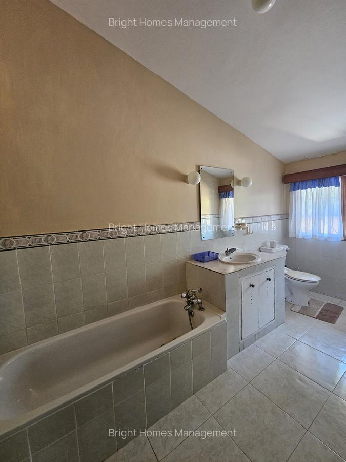 4 Bed Townhouse with En Suite in Lavington - 12