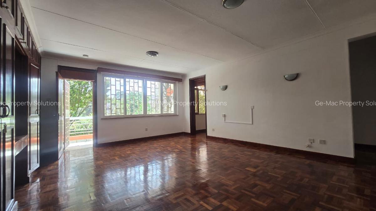 4 Bed House with En Suite in Runda - 16