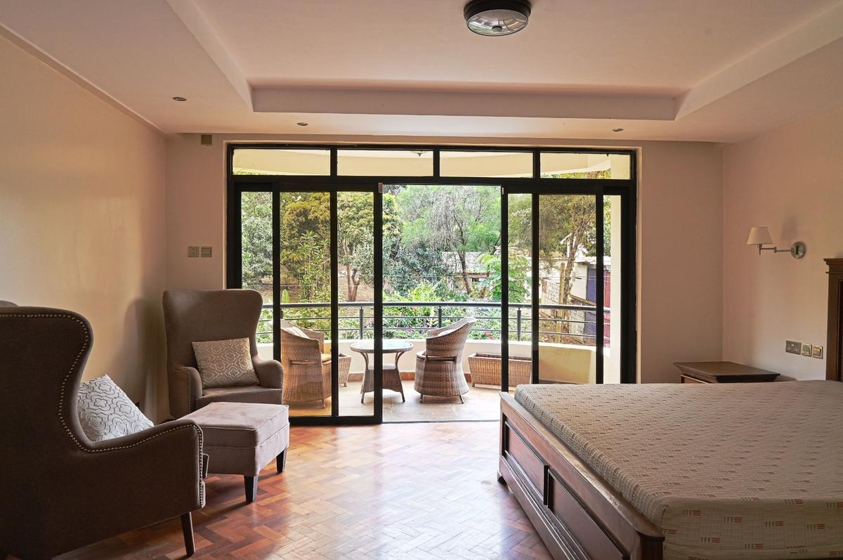 Furnished 3 Bed Apartment with En Suite at Riverside - 10