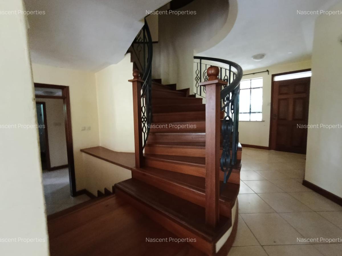 6 Bed House with En Suite in Runda - 4