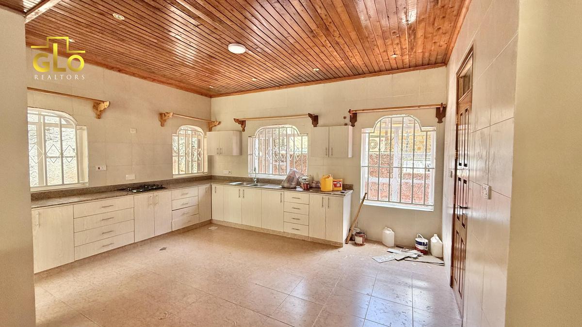 4 Bed Villa with En Suite in Spring Valley - 7