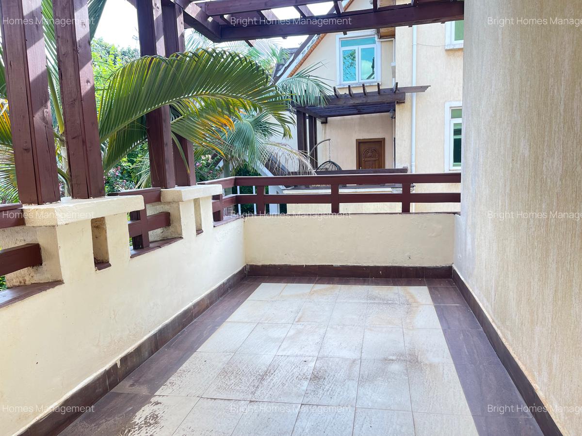 5 Bed Townhouse with En Suite in Lavington - 11