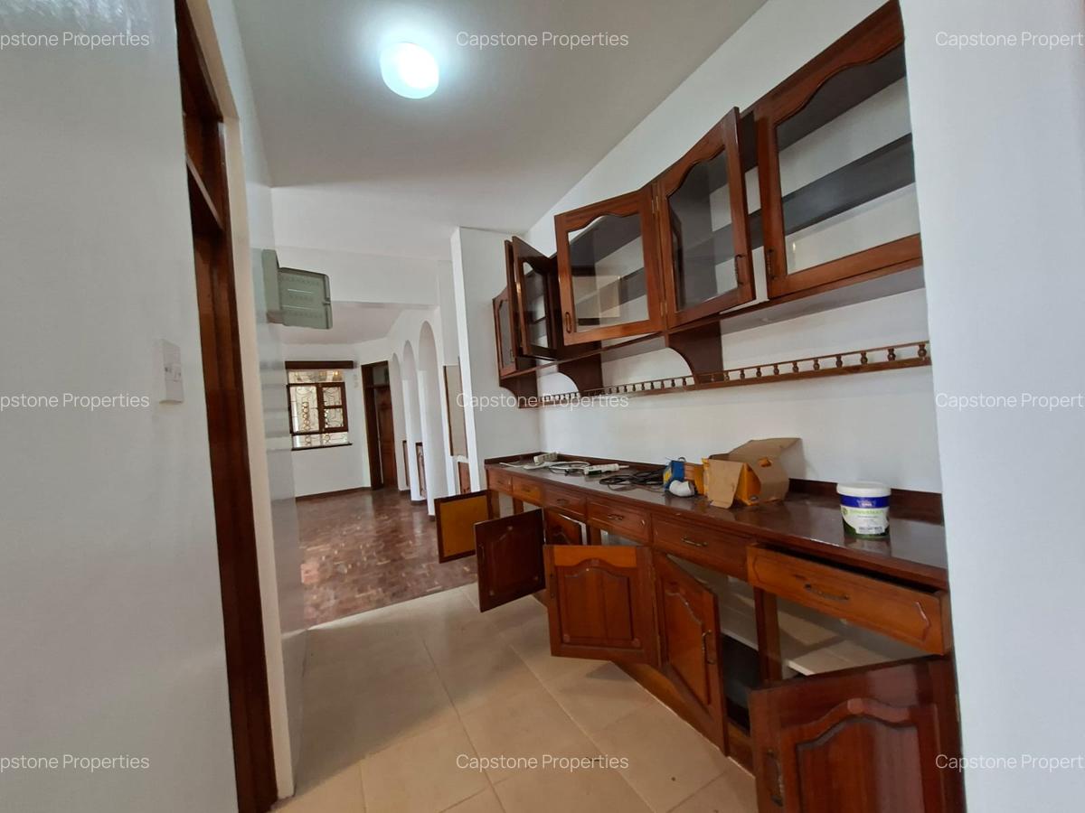 5 Bed House with En Suite in Nyari - 6