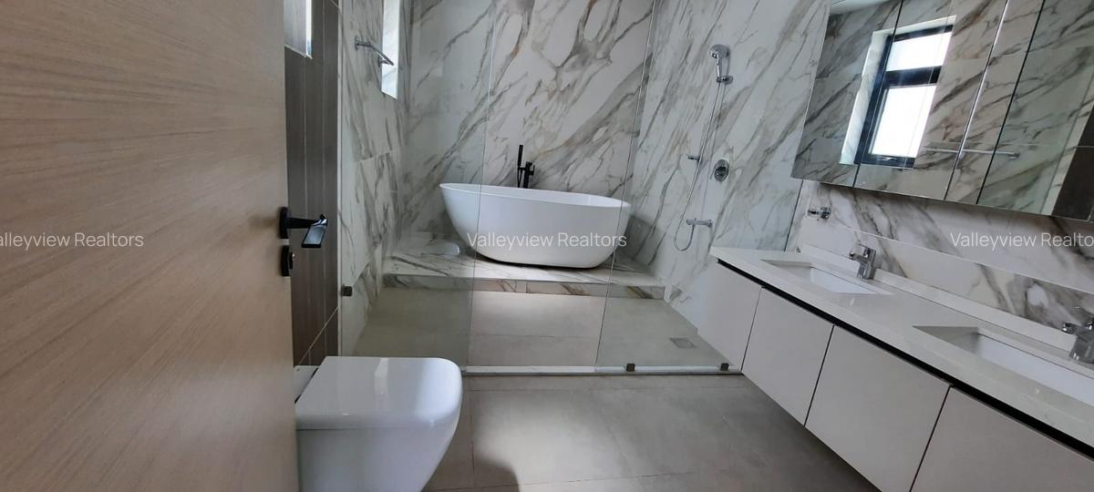 4 Bed Townhouse with En Suite at Lavington - 15