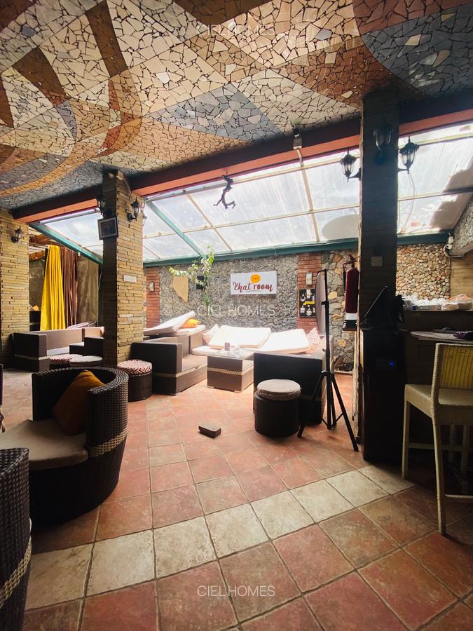 1 Bed Apartment with Swimming Pool at Wood Avenue - 13