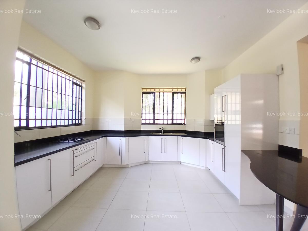 5 Bed Townhouse with En Suite at Lavington - 7