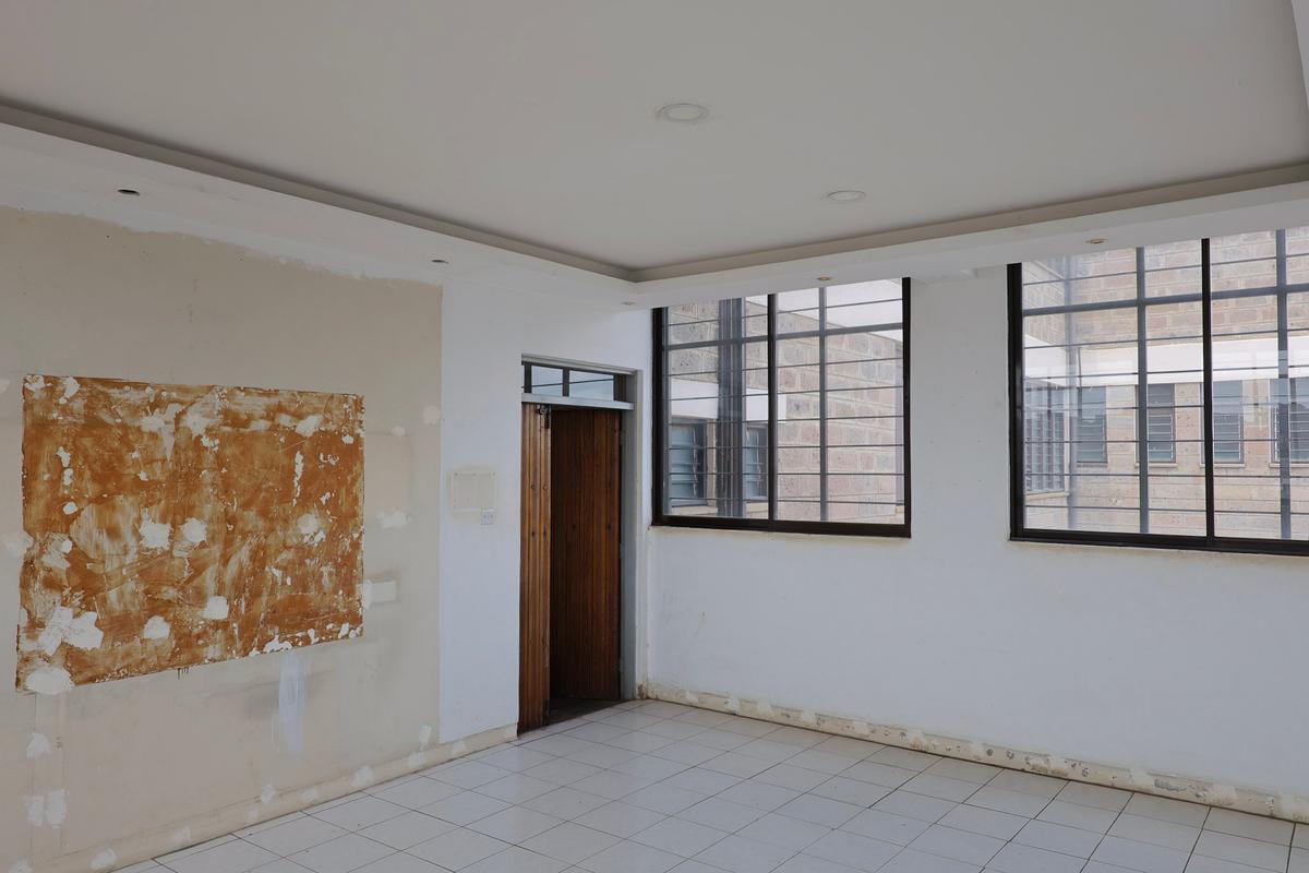 4,830 ft² Office with Service Charge Included in Industrial Area - 14