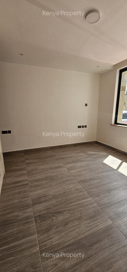 5 Bed Townhouse with En Suite at Off James Gichuru Road - 9