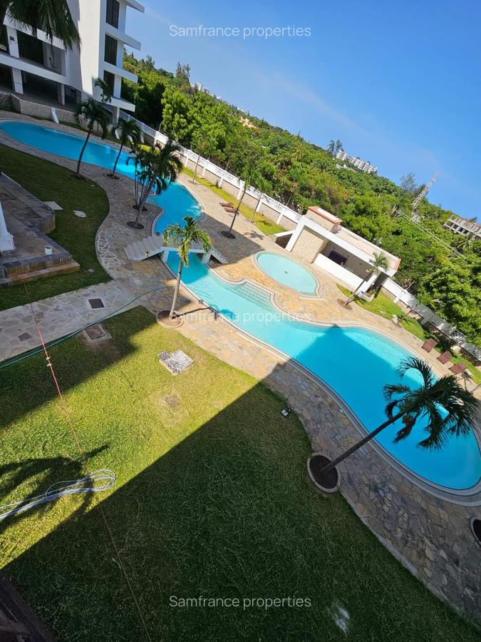 Serviced 3 Bed Apartment with En Suite at Moyne Drive - 2