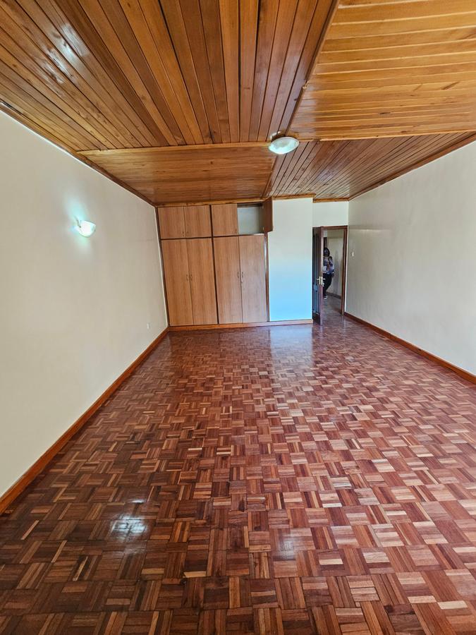 5 Bed Townhouse with En Suite at Lavington - 15