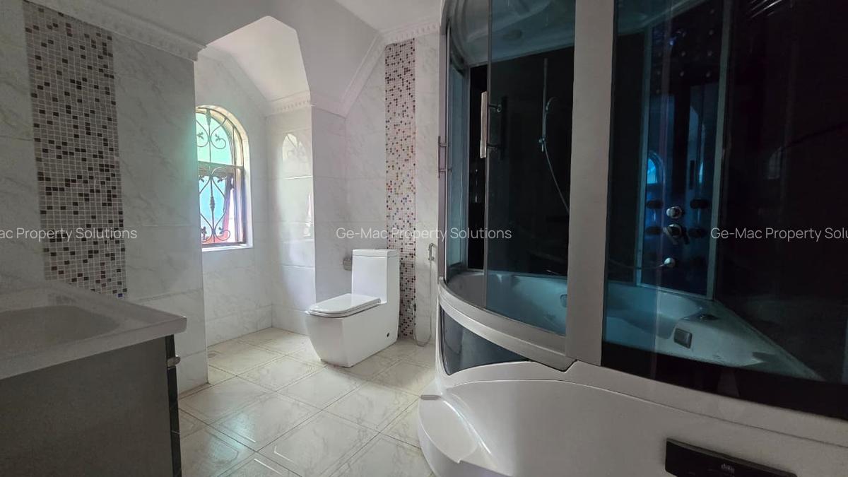 5 Bed House with En Suite in Lavington - 12