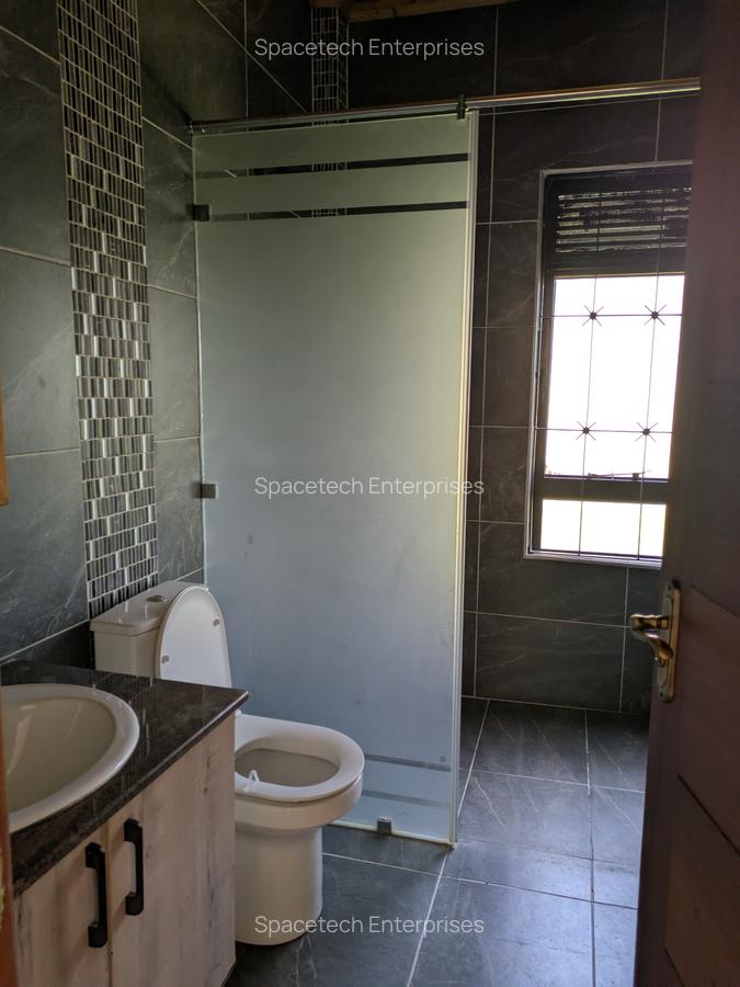 5 Bed Townhouse with En Suite in Runda - 12