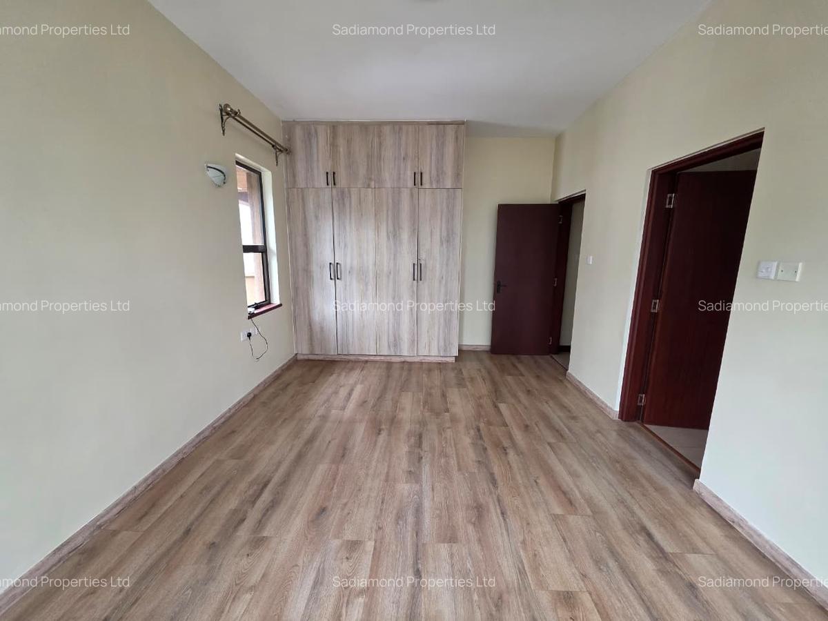 3 Bed Apartment with En Suite in Parklands - 11