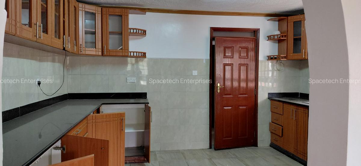 5 Bed House with En Suite in Nyari - 11