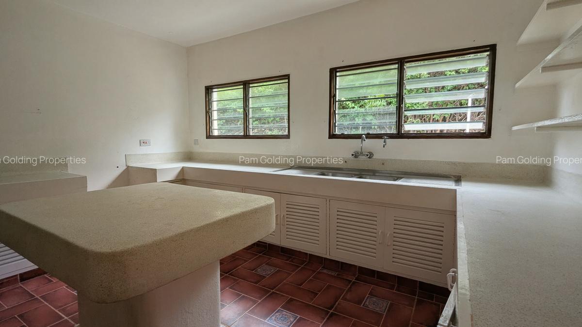 3 Bed House with En Suite at Greenwood - 10