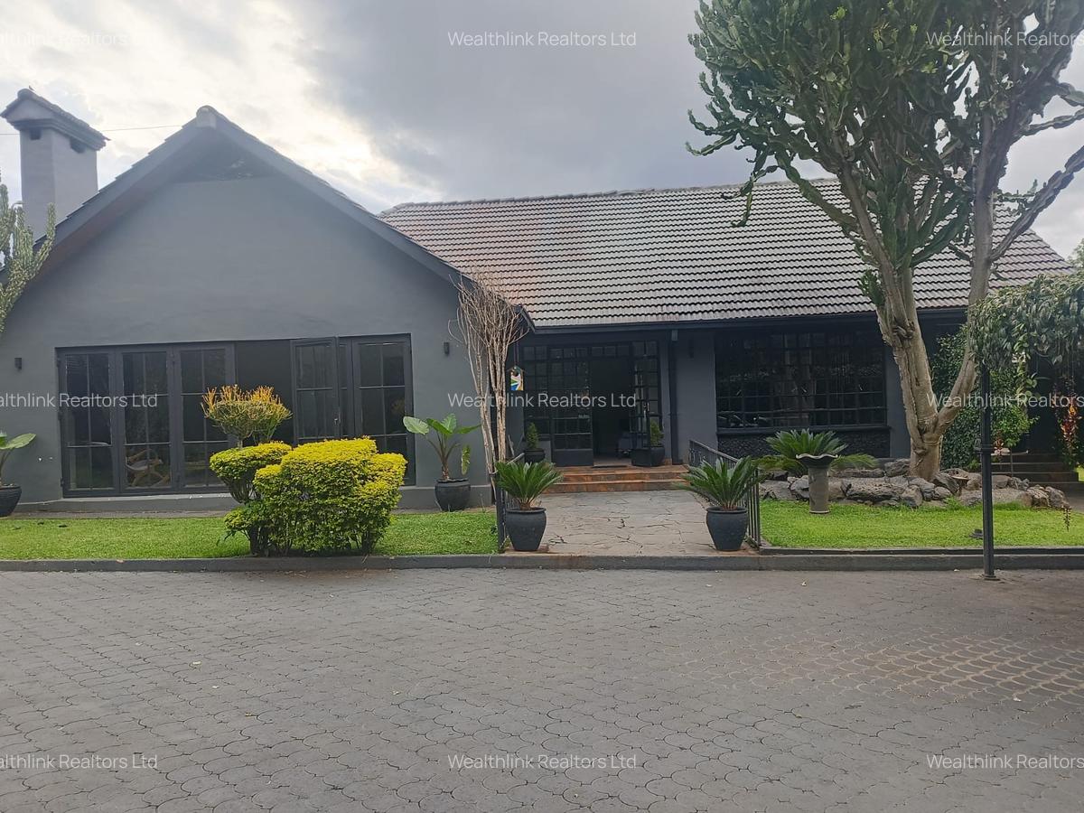 3 Bed House with Garden at Nyari - 11