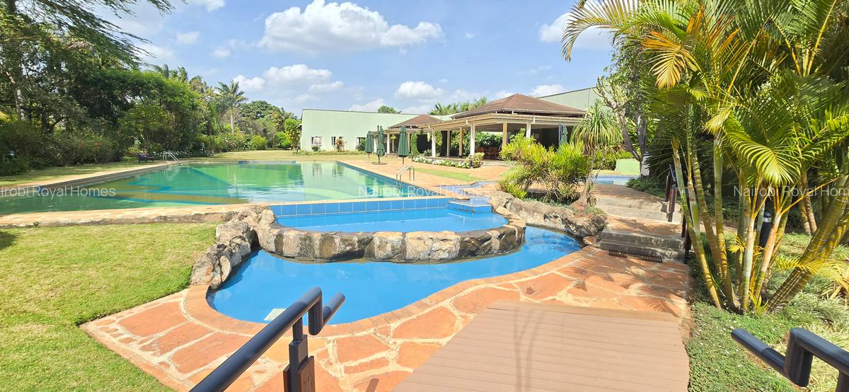 5 Bed House with En Suite at Magnolia Close - 2