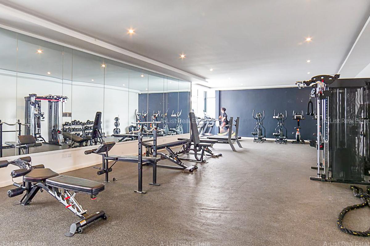 1 Bed Apartment with Gym at Riverside Drive - 17