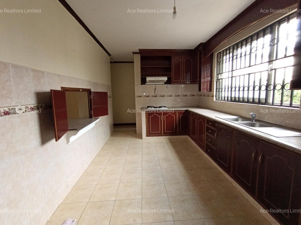 3 Bed Apartment with En Suite at Off Rhapta Road - 4