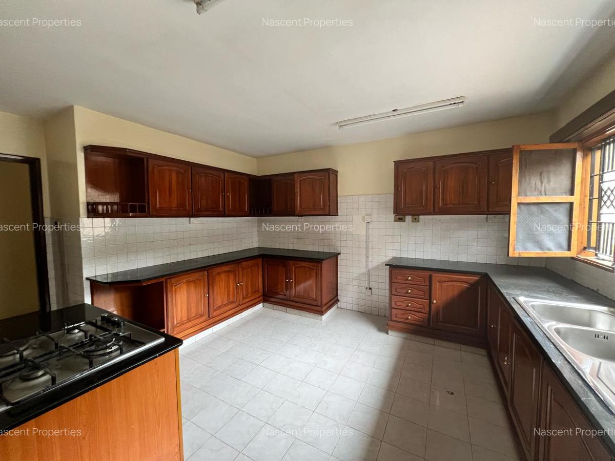 4 Bed Townhouse with En Suite in Spring Valley - 18