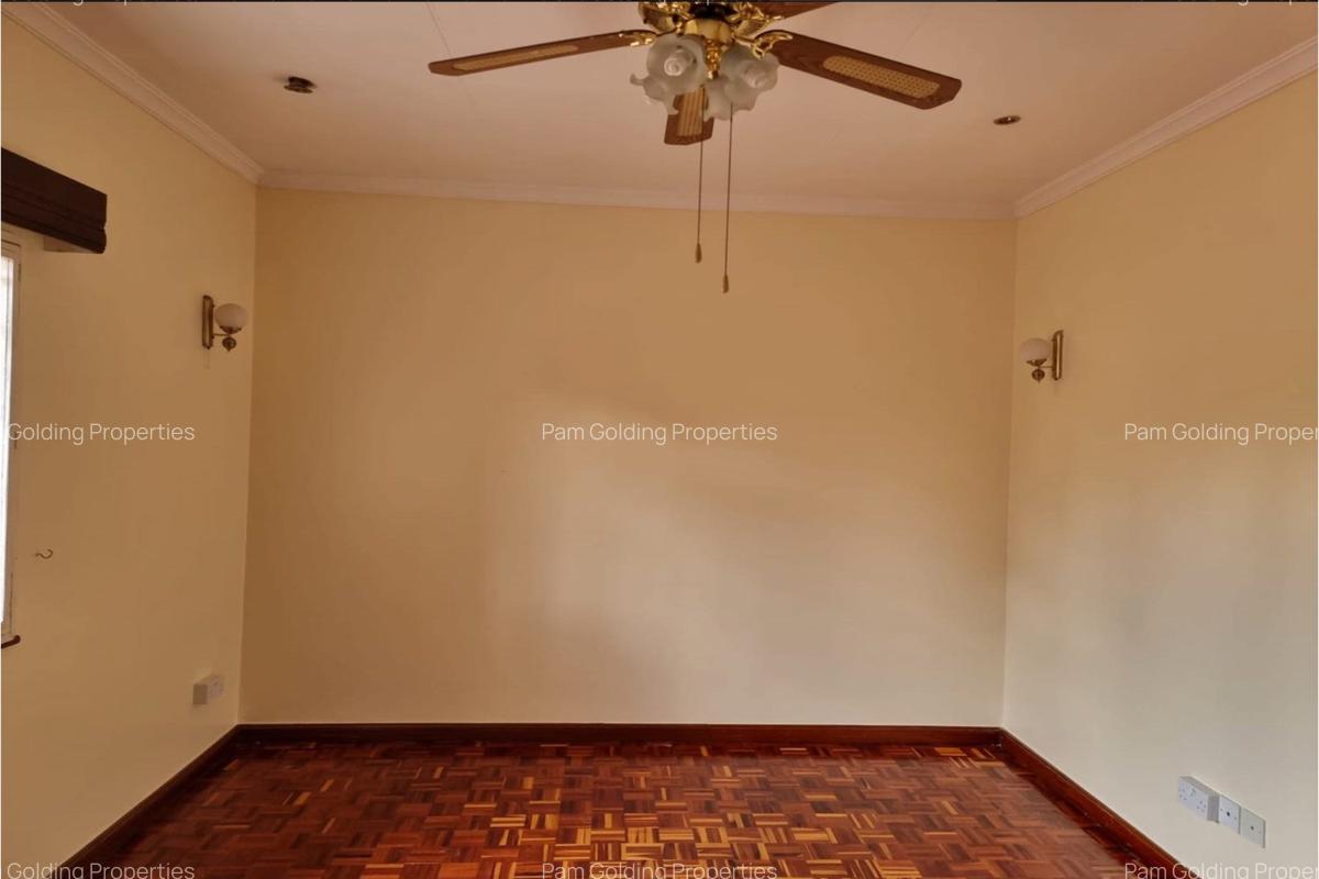 4 Bed House with En Suite in Runda - 18