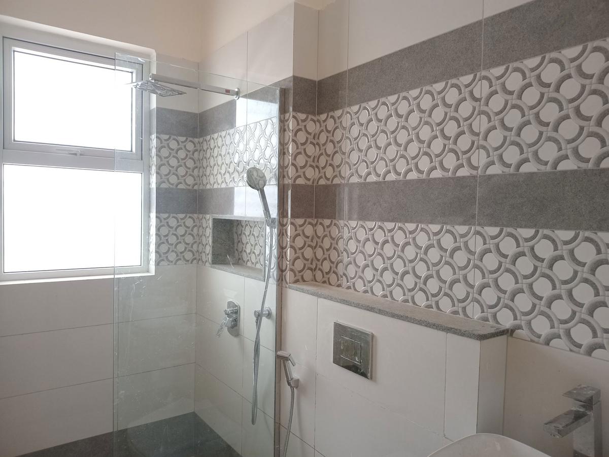 3 Bed Apartment with En Suite in Parklands - 11