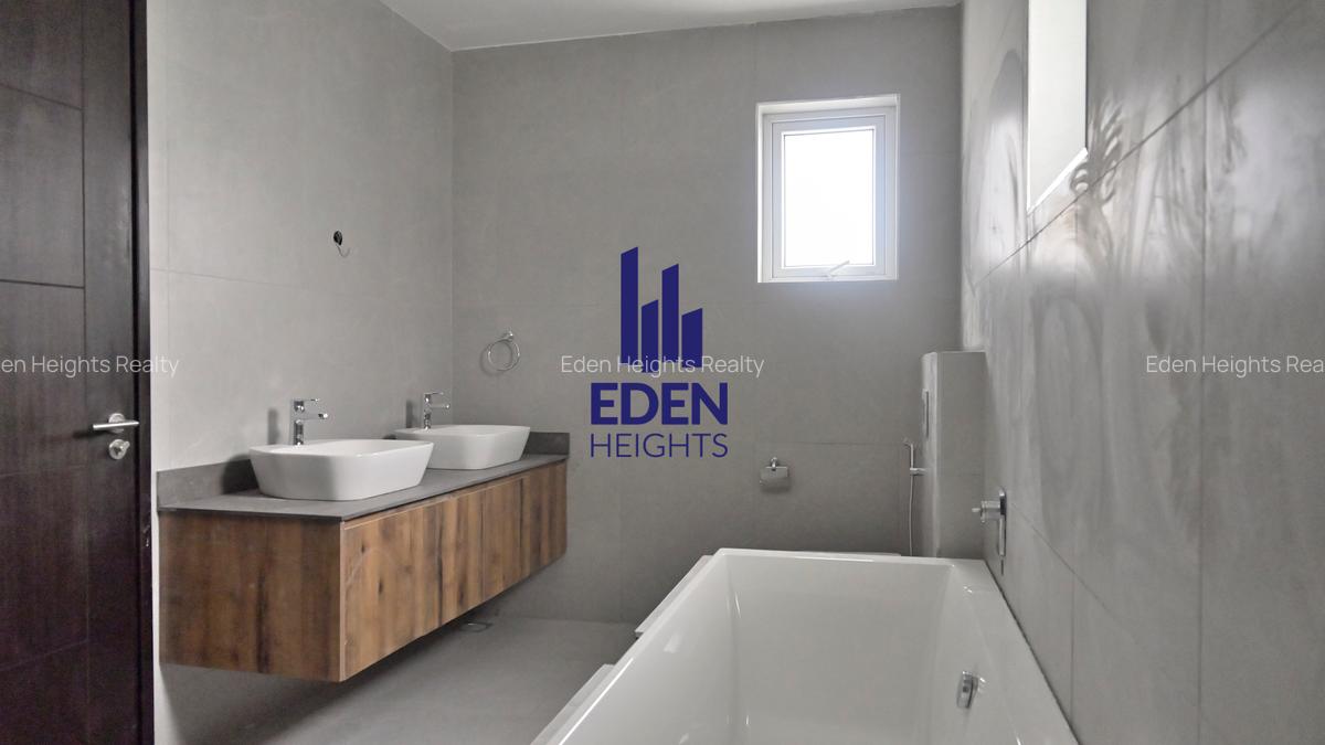 5 Bed Apartment with En Suite in General Mathenge - 16