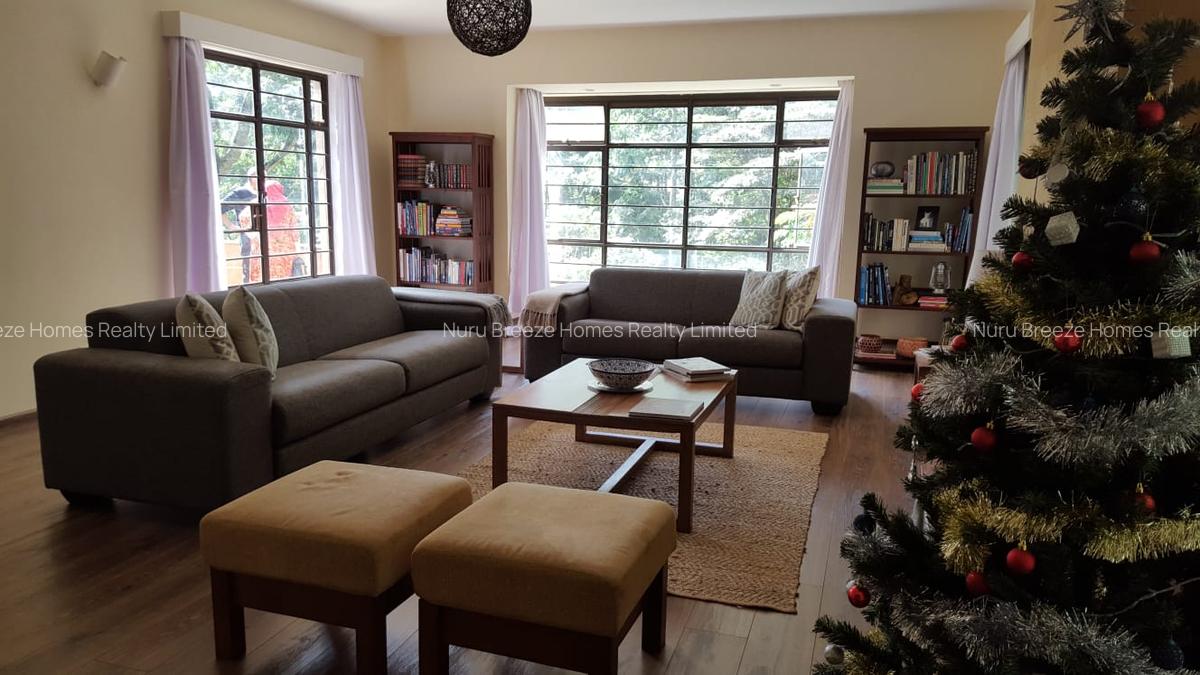 4 Bed Townhouse with En Suite in Rosslyn - 2