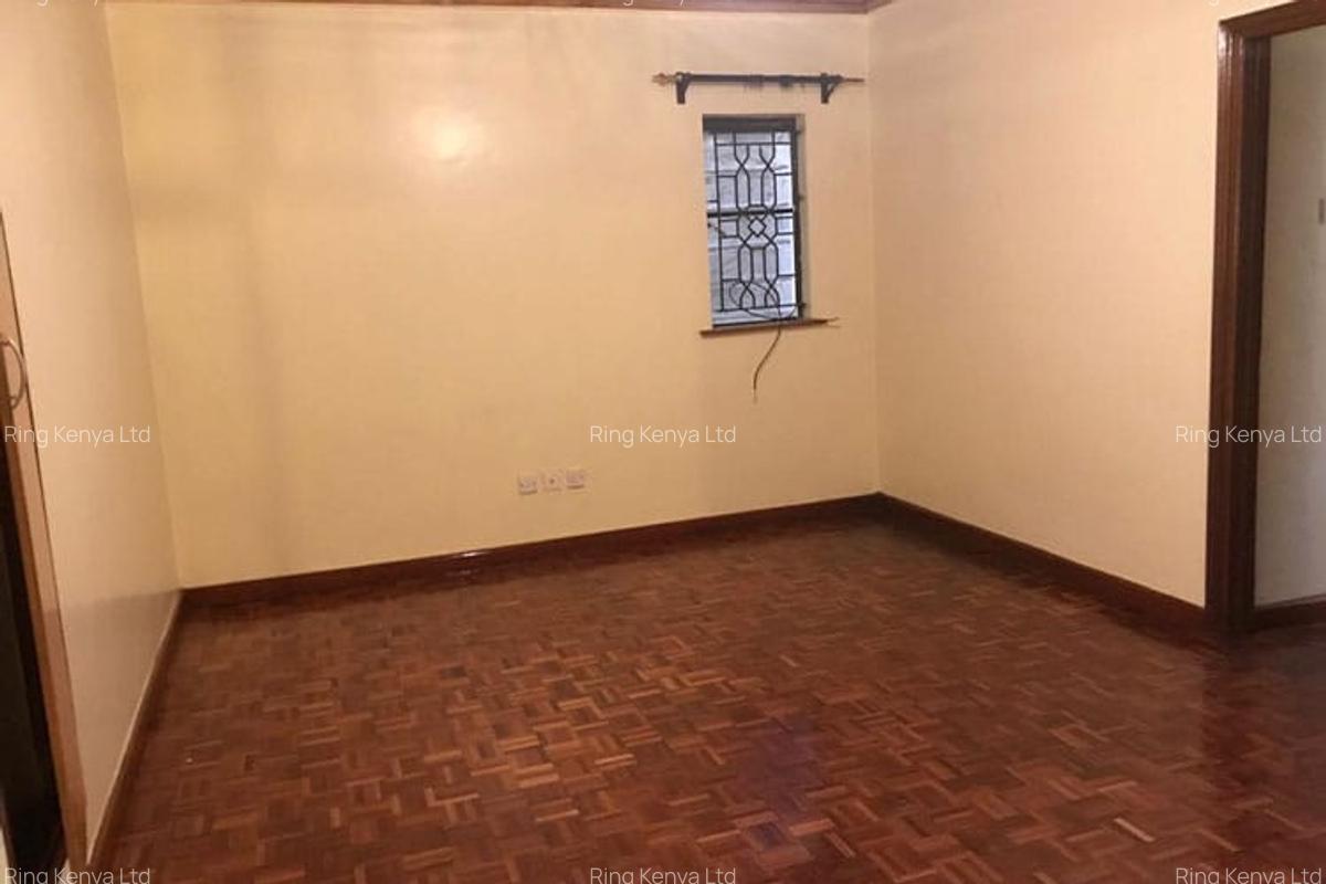 4 Bed House with En Suite in Lavington - 15