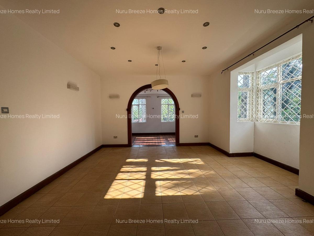 5 Bed Townhouse with En Suite in Rosslyn - 6