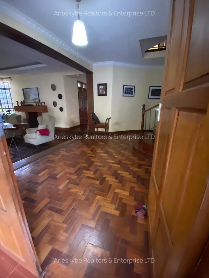 5 Bed Villa with En Suite in Runda - 4