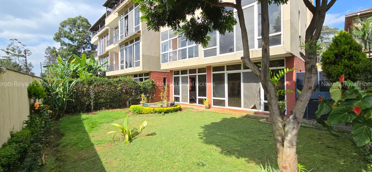 5 Bed Townhouse with En Suite at Lavington Green - 4