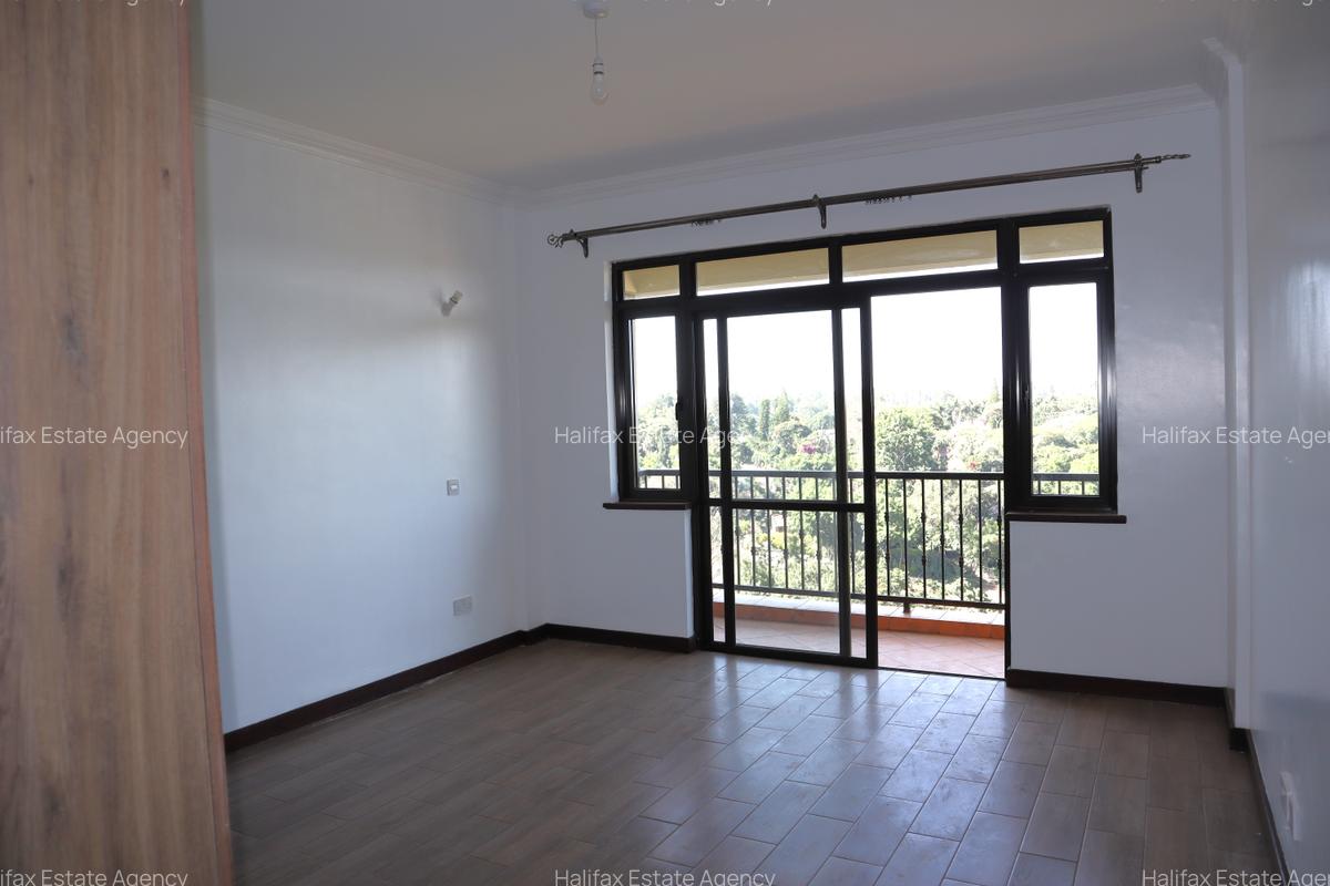 4 Bed Apartment with En Suite in Parklands - 8