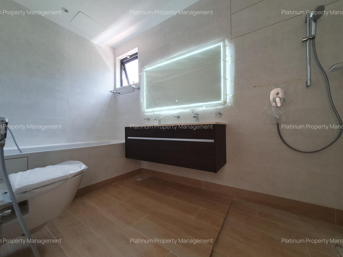 4 Bed Townhouse with En Suite in Kyuna - 14